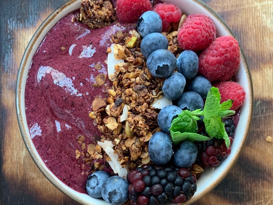Açaí bowl with fresh fruit